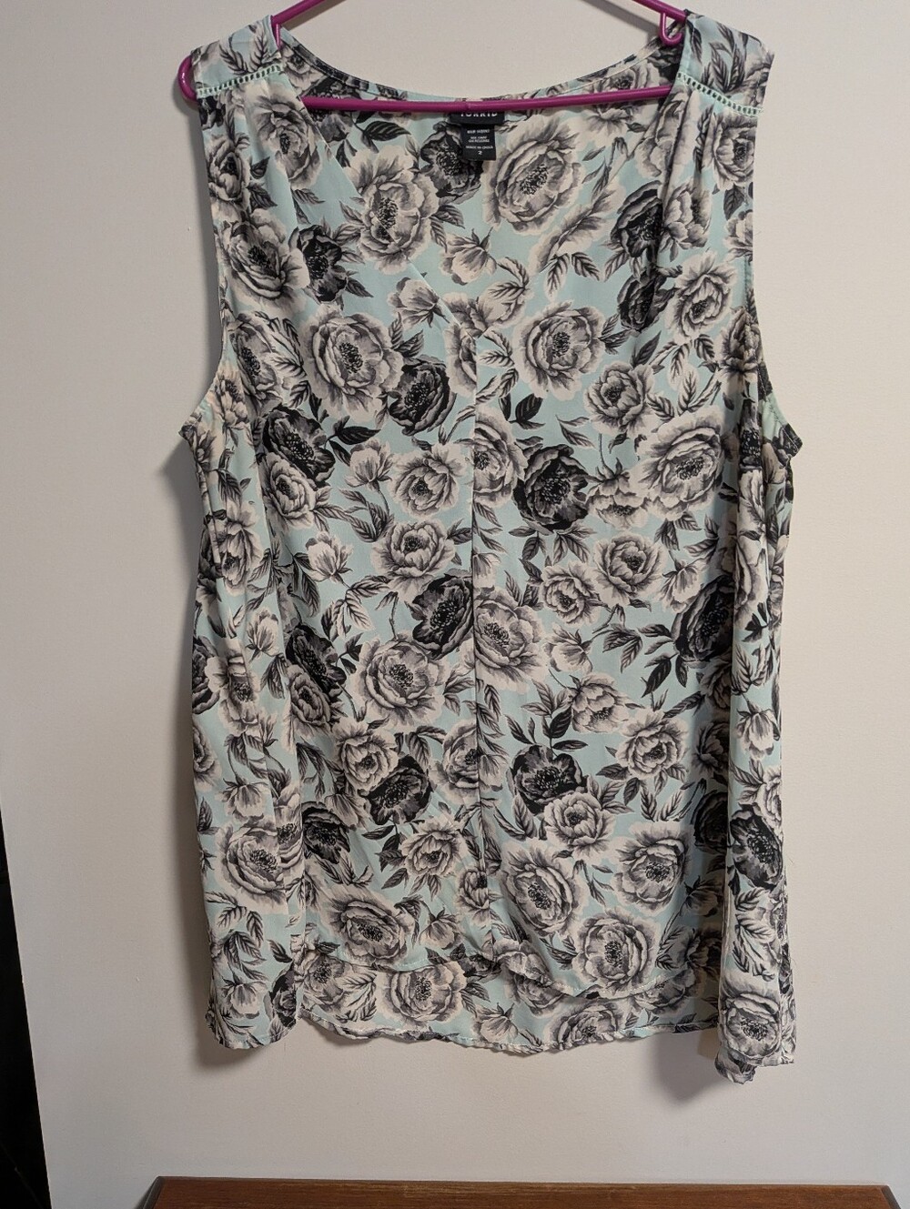 Torrid Blue With Black Roses VNeck Sleeveless Blouse  Tank Size 2X. Fair.
